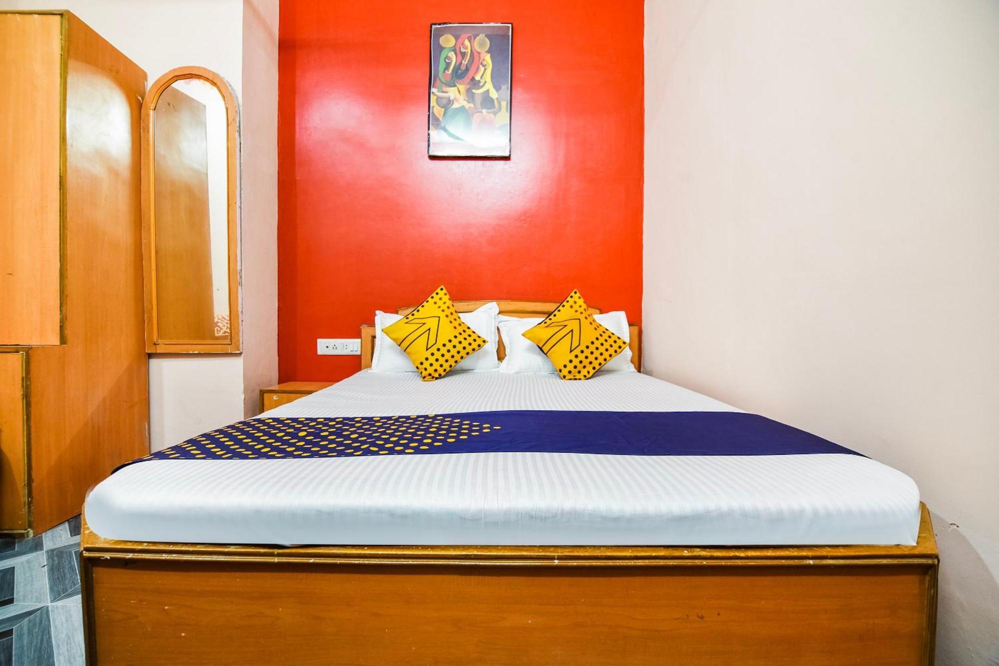 Spot On Hotel Midtown Gondia Esterno foto