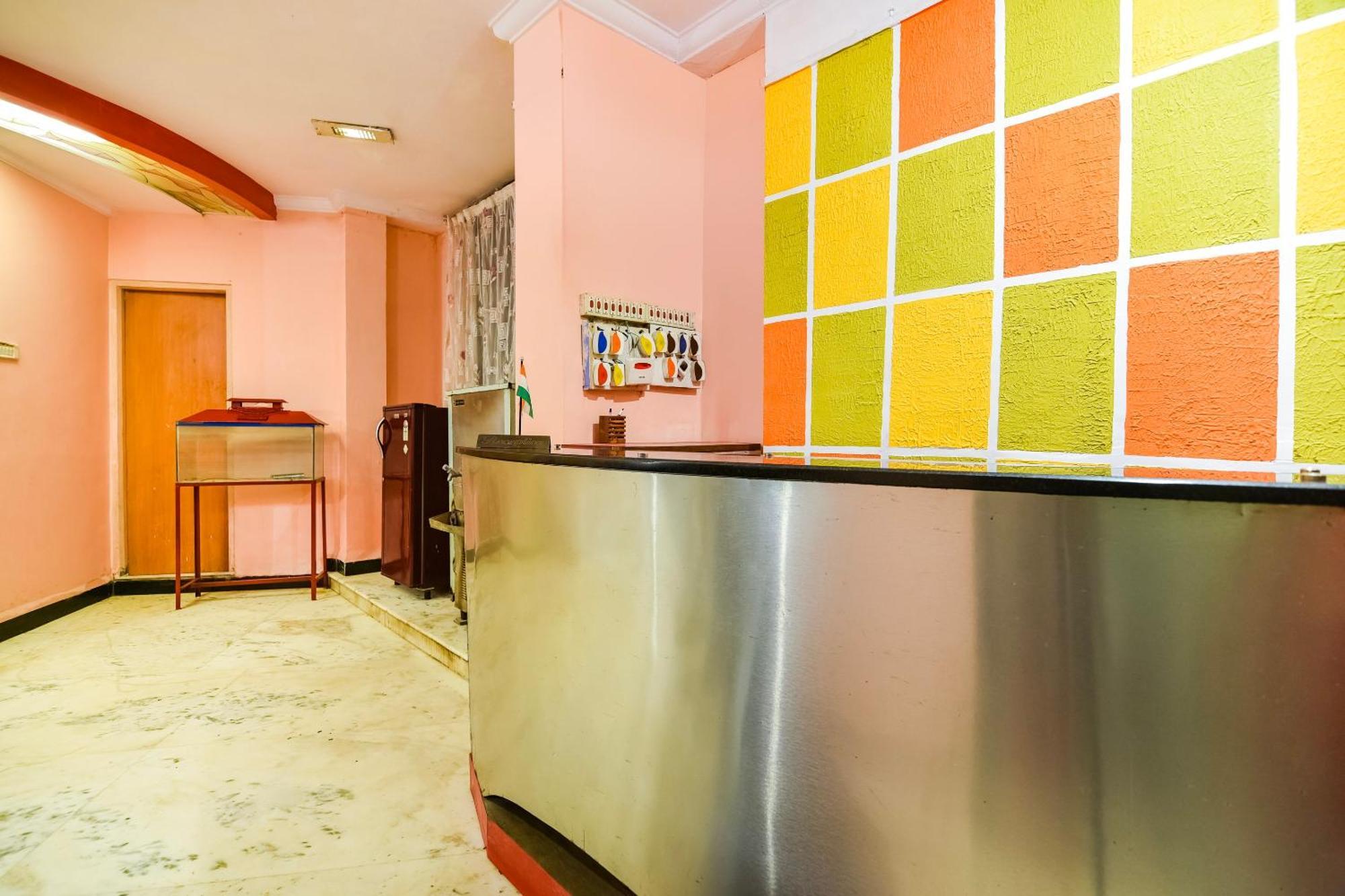 Spot On Hotel Midtown Gondia Esterno foto